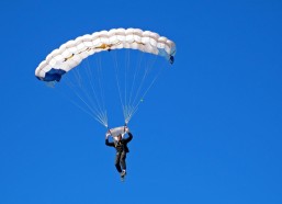 足彩网官网-早报，十人巴萨主场崩盘，切尔西客场横扫晋级