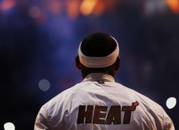 【足彩网官网】徐正源信心十足，三名前武汉三镇球员助力球队冲刺新赛季