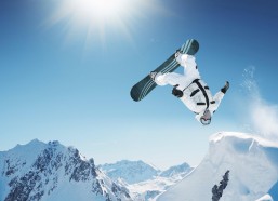 足彩网|中超赛场现温情偷袭，崔康熙赛后轻拍郑成龙，师徒对决诠释是对手亦尊重