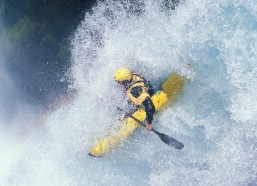 【足彩网首页】中超联赛巅峰对决，阿德本罗法比奥闪耀，国安2-0完胜泰山
