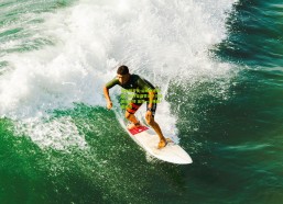 足彩网首页-山城奇迹再现！张外龙盛赞弟子三球史诗逆转 血性一战唤回重庆魂