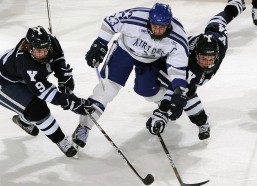 足彩网首页：晨光中的铁壁，直击国足门将组高强度特训，颜骏凌领衔锤炼最后防线