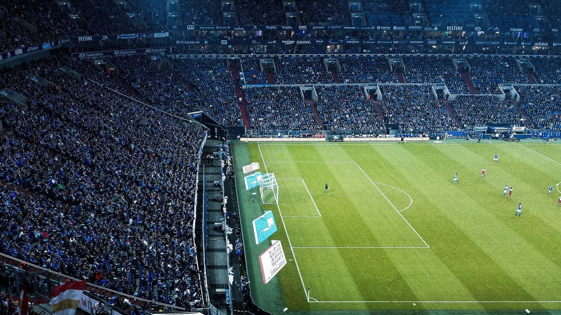 鲁尼回忆与特朗普高尔夫会面，狙击手密布球场，防核逃生装置暗藏其中